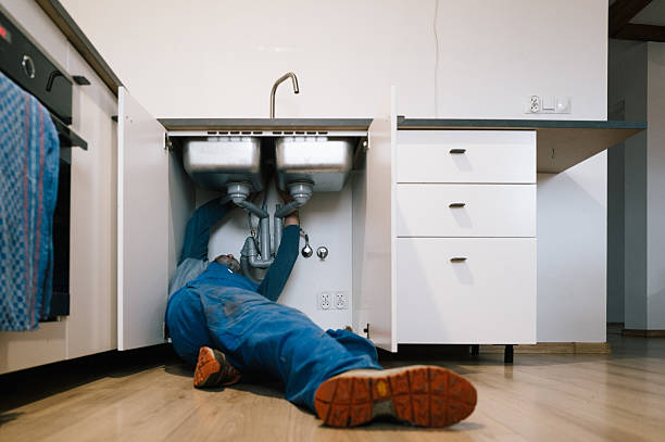 Professional Emergency Plumber technician working in Glenside, PA